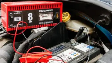 Testing with a multimeter to know the amperage in my car battery
