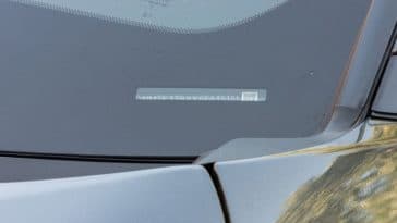 Finding the color of your car by using the vehicle identification number