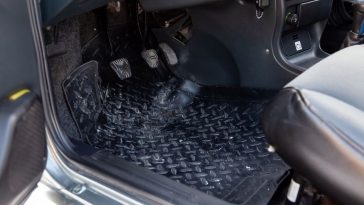 Cleaning dirty and wet carpets in my automotive