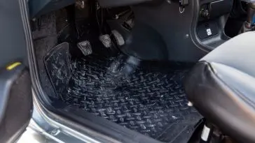 Cleaning dirty and wet carpets in my automotive