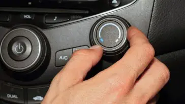 Diagnosing the symptoms of blowing warm air in your car