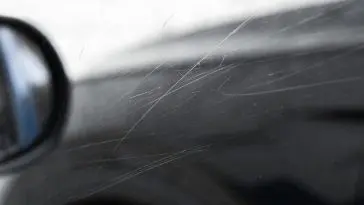 Explaining the ways to get rid of windshield scratches