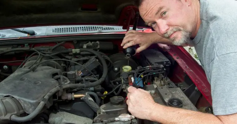 What are the signs of a failing master cylinder