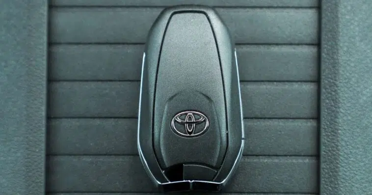 Learn the most effective way of Prius keyless entry battery replacement method