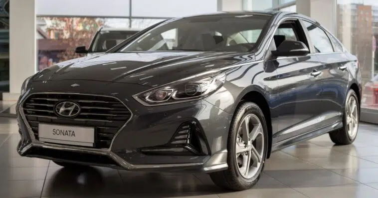 Learn good and bad things about Hyundai Sonata cars based on the year models