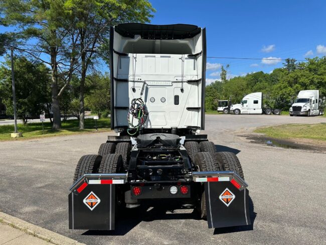 International LT 2025 Towing Power